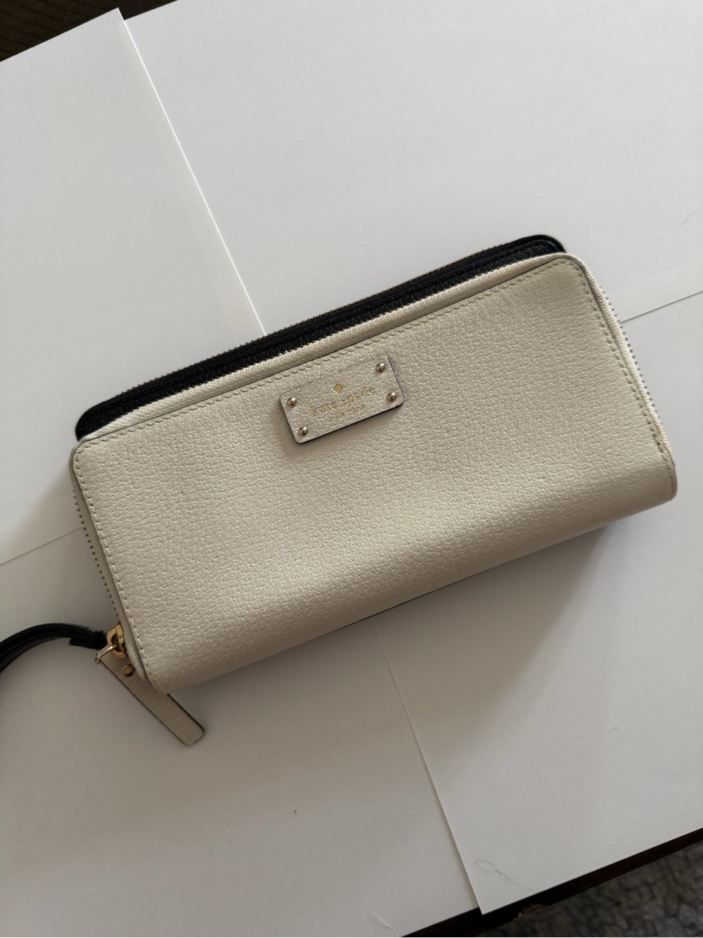 Kate Spade Leather Zip Around Continental Wallet Cream / Black
